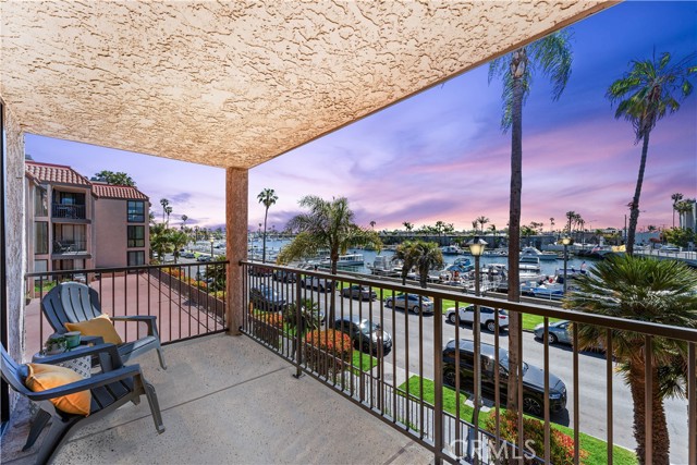 201 Bay Shore Avenue, Long Beach CA: https://media.crmls.org/medias/5eaad1fe-2e5f-4ef5-9d3b-f4b1db14078e.jpg