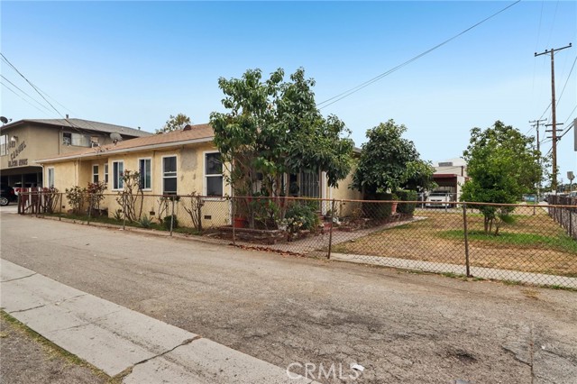 1032 S Greenwood, Montebello CA: https://media.crmls.org/medias/5eab9f29-875c-41c3-8e5b-a8a96968e262.jpg