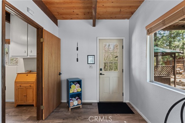 Detail Gallery Image 12 of 42 For 42646 Constellation Dr, Big Bear Lake,  CA 92315 - 4 Beds | 2 Baths