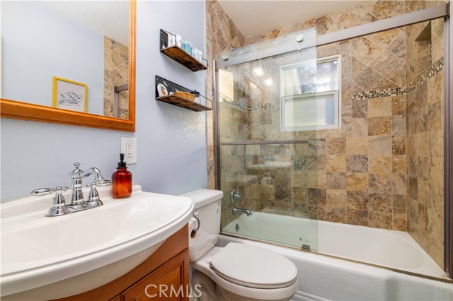 Detail Gallery Image 8 of 18 For 42769 Conifer Dr, Big Bear Lake,  CA 92315 - 4 Beds | 1 Baths