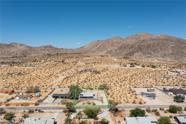 4574 Avenida Del Sol, Joshua Tree CA: https://media.crmls.org/medias/5eaccb71-9405-4e7d-862f-04570142c754.jpg