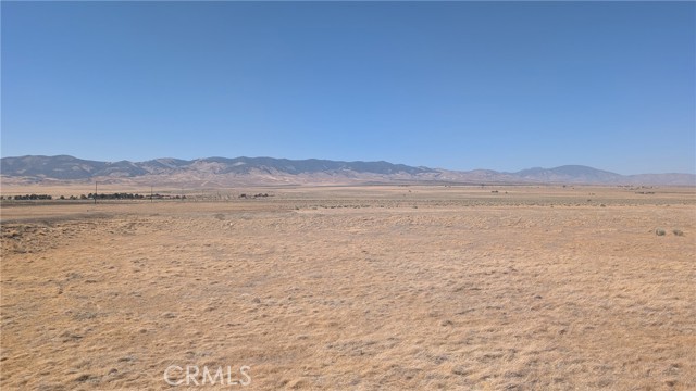 275 W Avenue B, Lancaster CA: https://media.crmls.org/medias/5ead70f2-d07d-4e41-a952-ccaedd73c209.jpg