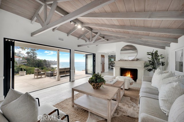 10 Camel Point, Laguna Beach CA: https://media.crmls.org/medias/5ead77f4-ae08-4230-9e15-4915f16943bf.jpg