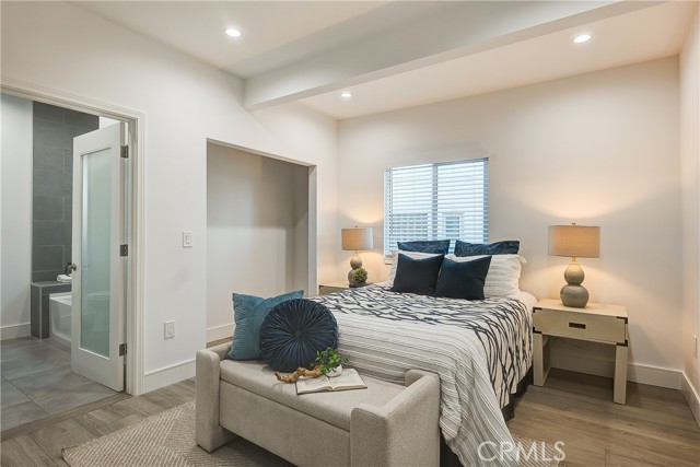 Detail Gallery Image 13 of 18 For 1364 S Ridgeley, Los Angeles,  CA 90019 - 3 Beds | 4 Baths