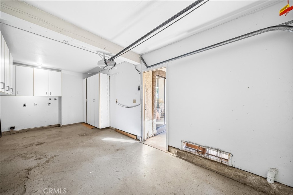 https://media.crmls.org/medias/5eb0514a-48e0-4763-8bdc-0e54da05dbc3.jpg?preset=X-Large