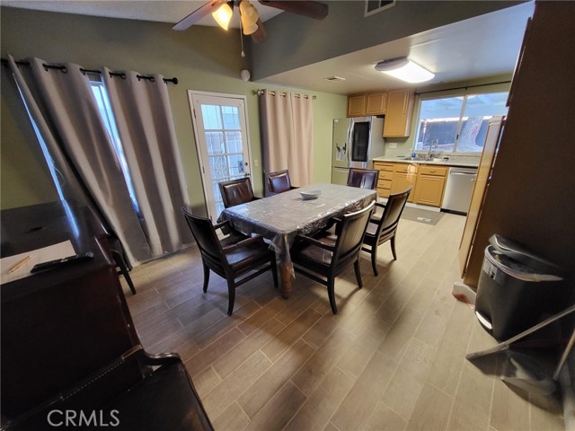 Detail Gallery Image 4 of 8 For 44025 Glenraven, Lancaster,  CA 93535 - 3 Beds | 2 Baths