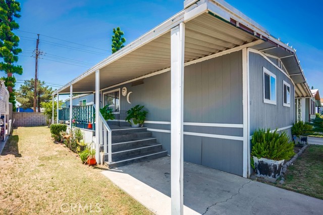17400 Valley Blvd, Fontana CA: https://media.crmls.org/medias/5eb0acc3-31f9-47eb-9402-c594df18e523.jpg