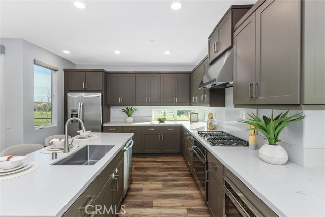 Detail Gallery Image 6 of 40 For 430 Transport, Tustin,  CA 92782 - 4 Beds | 3/1 Baths