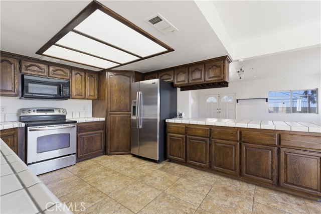 Detail Gallery Image 9 of 17 For 19321 97th St, California City,  CA 93505 - 3 Beds | 2 Baths