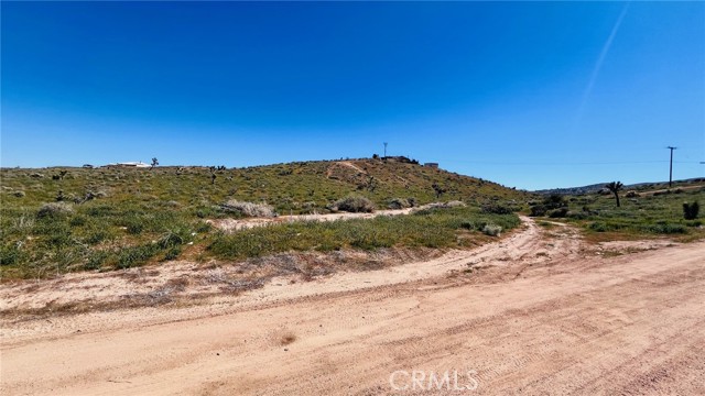 Detail Gallery Image 4 of 15 For 10111 Cerra Vista St, Apple Valley,  CA 92308 - – Beds | – Baths