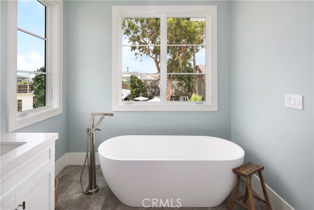 Detail Gallery Image 20 of 35 For 411 39th St, Newport Beach,  CA 92663 - 3 Beds | 3 Baths