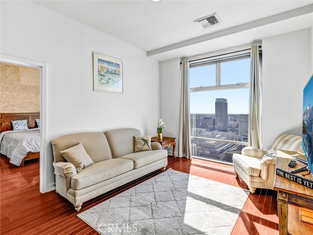 Detail Gallery Image 13 of 32 For 801 S Grand Ave #1812,  Los Angeles,  CA 90017 - 2 Beds | 2 Baths