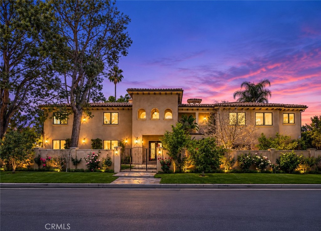 5427 Genesta — architectural residence