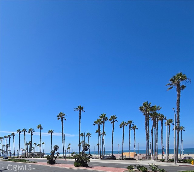 200 Pacific Coast, Huntington Beach CA: https://media.crmls.org/medias/5eb53b84-7372-46fd-be44-7fc7431e2b88.jpg