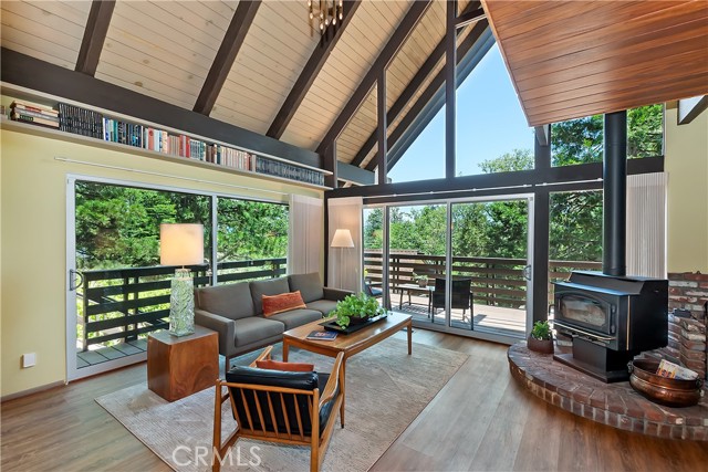 27280 Peninsula Drive, Lake Arrowhead CA: https://media.crmls.org/medias/5eb5944b-d38a-41dd-a45a-e12581b62f8d.jpg