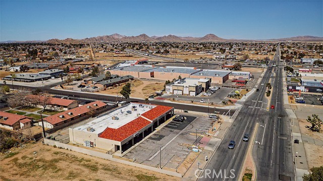 13534 Navajo Road, Apple Valley, California 92308, ,Commercial Lease,For Rent,13534 Navajo Road,CRHD25069136