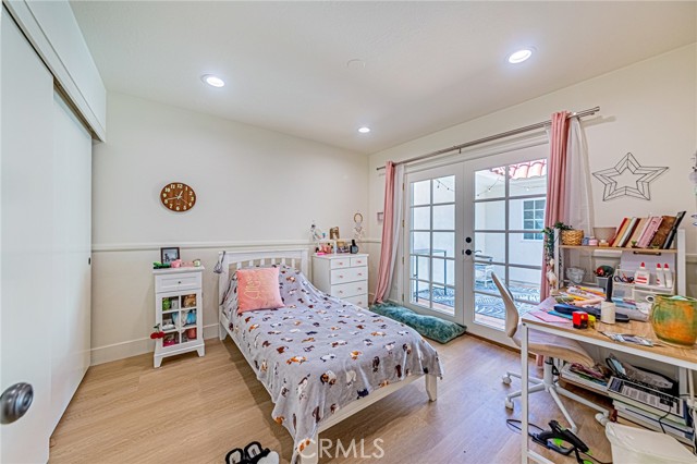 26 Seton, Irvine CA: https://media.crmls.org/medias/5eb64214-4964-4ce3-8454-955c7c84e989.jpg