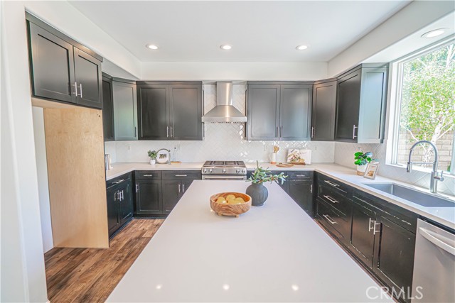 Detail Gallery Image 12 of 62 For 23948 Rustico Ct, Valencia,  CA 91354 - 5 Beds | 3 Baths