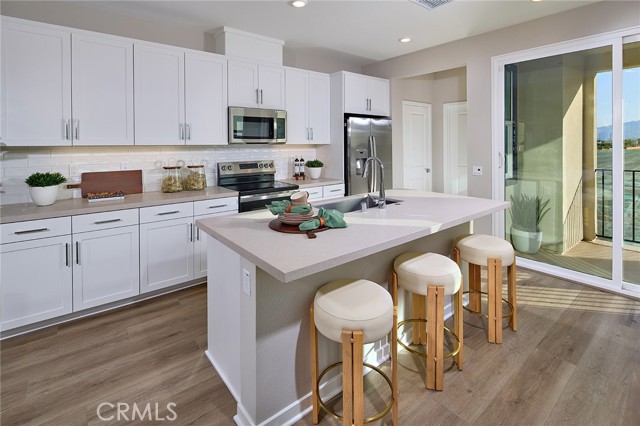 Detail Gallery Image 5 of 22 For 12720 Hampton Ave, Corona,  CA 92880 - 2 Beds | 2/1 Baths