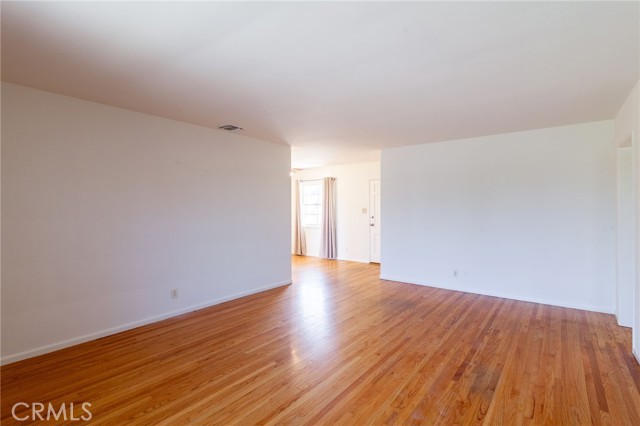 10935 Nassau Avenue, Sunland CA: https://media.crmls.org/medias/5eb7363e-e6c3-41f4-9de6-54b556d970cb.jpg