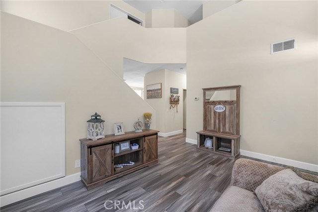 Detail Gallery Image 4 of 39 For 9235 Plume Grass St, Corona,  CA 92883 - 3 Beds | 2/1 Baths