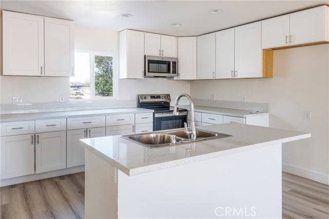 Detail Gallery Image 4 of 22 For 17820 Sycamore St, Hesperia,  CA 92345 - 4 Beds | 5 Baths