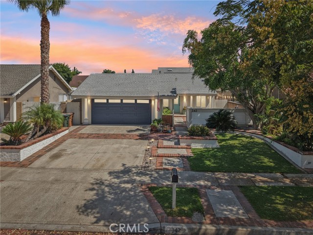 242 N Camino Arroyo, Anaheim CA: https://media.crmls.org/medias/5eb86808-fee6-4363-86e8-ccb8c58ec97e.jpg