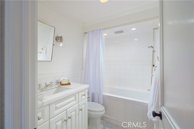 Detail Gallery Image 32 of 48 For 2 Royal Saint George Rd, Newport Beach,  CA 92660 - 5 Beds | 5/2 Baths