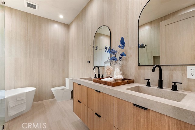 Detail Gallery Image 45 of 58 For 5525 Carpenter Ave, Valley Village,  CA 91607 - 5 Beds | 6/1 Baths