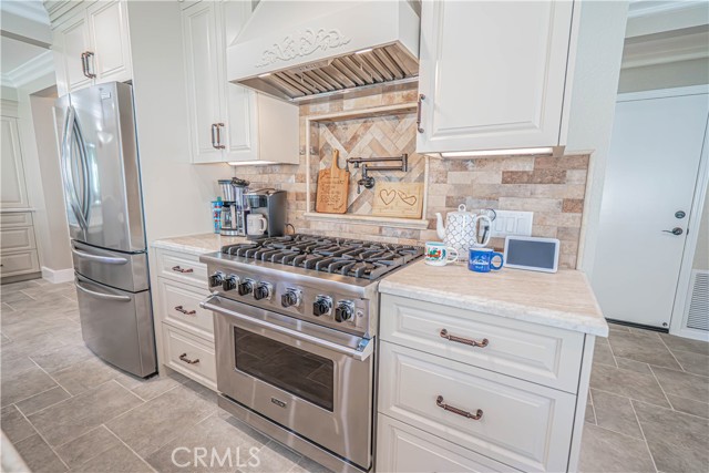 Detail Gallery Image 16 of 65 For 20019 Nutcracker Ct, Canyon Country,  CA 91351 - 4 Beds | 2/1 Baths