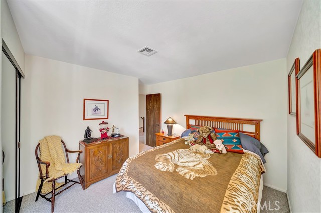 433 Fairway Drive, Palmdale CA: https://media.crmls.org/medias/5eba6da2-7f27-4c47-bbc9-2020ddc8bcb3.jpg