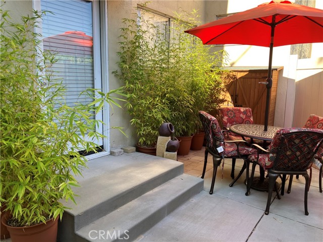 11138 Aqua Vista Street, Studio City CA: https://media.crmls.org/medias/5ebaffa7-bc9a-4af6-af66-3ef183a95934.jpg