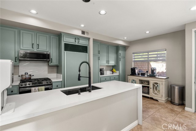 Detail Gallery Image 10 of 44 For 14171 Shoreline Dr, Chino Hills,  CA 91709 - 3 Beds | 2/1 Baths