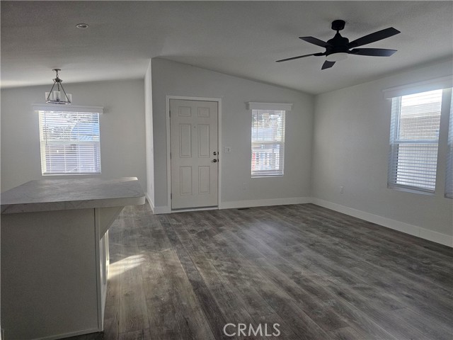 350 San Jacinto Avenue, Perris CA: https://media.crmls.org/medias/5ebbe05b-9748-47d5-8974-232c6436d1a9.jpg