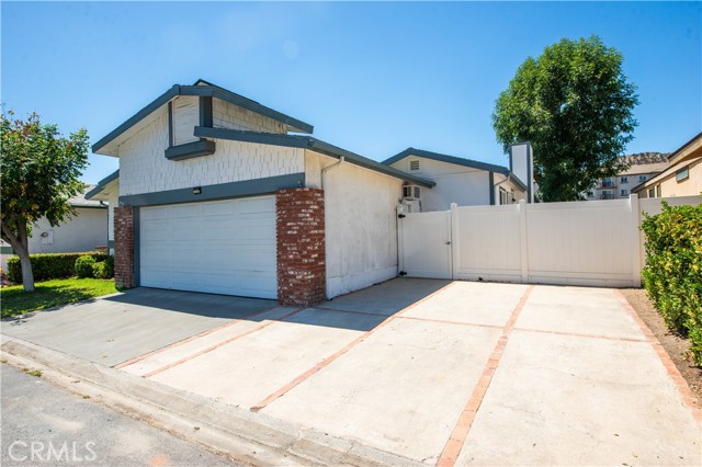 Detail Gallery Image 3 of 53 For 32031 Emerald Lane, Castaic,  CA 91384 - 4 Beds | 3 Baths