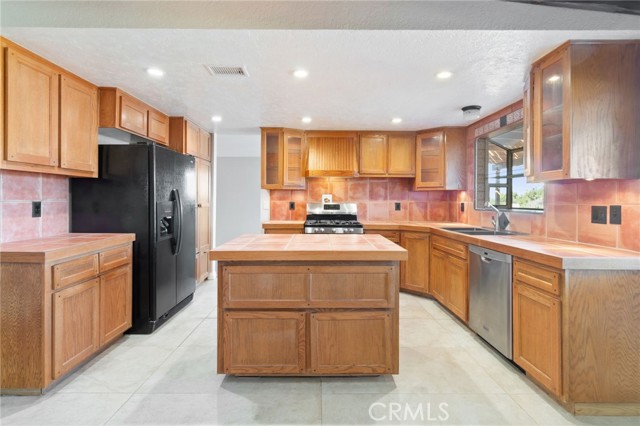 Detail Gallery Image 2 of 58 For 2107 Pine Crest Dr, Corona,  CA 92882 - 4 Beds | 2/1 Baths