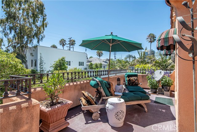 Private sitting area overlooking the yard