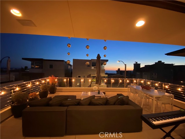 2437 Manhattan Avenue, Hermosa Beach, California 90254, 5 Bedrooms Bedrooms, ,4 BathroomsBathrooms,Residential,Sold,Manhattan,SB21258344