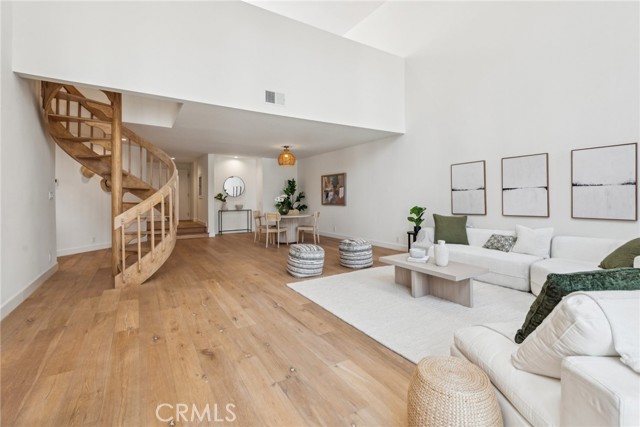 Detail Gallery Image 9 of 25 For 750 S Bundy Dr #304,  Los Angeles,  CA 90049 - 2 Beds | 2/1 Baths
