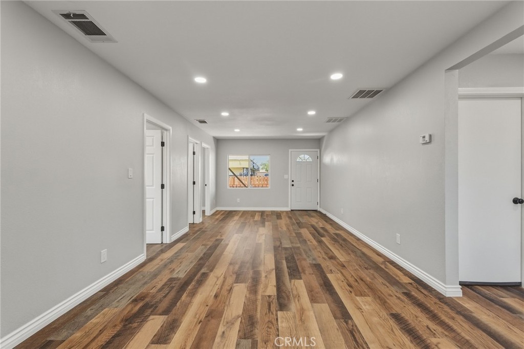 https://media.crmls.org/medias/5ebe2846-3170-43d3-9095-7c76ae8b4c89.jpg?preset=X-Large