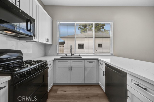 Detail Gallery Image 3 of 26 For 9998 Louise Ave, Northridge,  CA 91325 - 2 Beds | 1 Baths