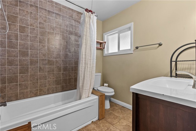 Detail Gallery Image 31 of 59 For 10500 Swinton Ave, Granada Hills,  CA 91344 - 3 Beds | 2 Baths