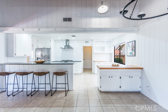 Detail Gallery Image 2 of 47 For 6563 Bianca, Van Nuys,  CA 91406 - 3 Beds | 2 Baths