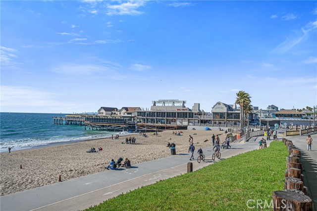 The bike path and the Redondo Pier.