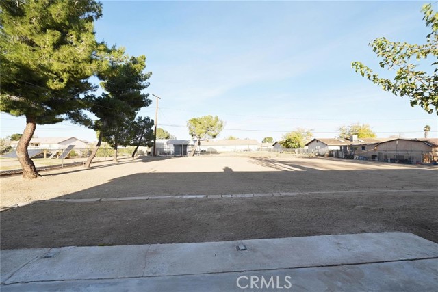 12960 El Rio Road, Victorville CA: https://media.crmls.org/medias/5ec11548-3200-40e1-adcb-11d3c77acc42.jpg