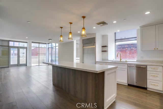 35 Raymond N, Pasadena CA: https://media.crmls.org/medias/5ec252a0-a6cd-47b4-be4d-81732c407d5c.jpg