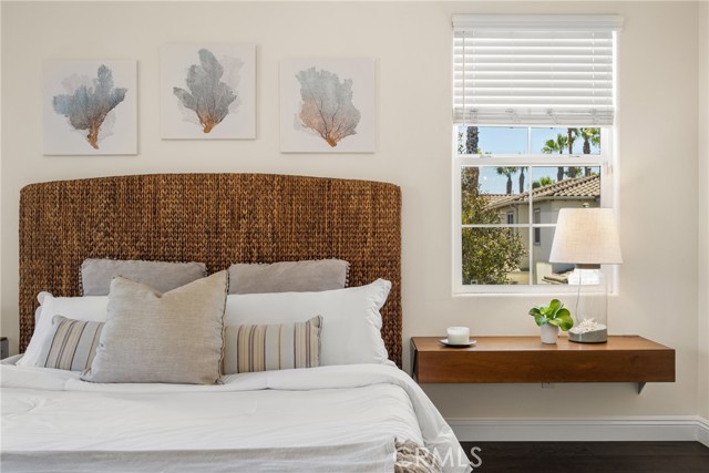 21270 Elda Cir, Huntington Beach CA: https://media.crmls.org/medias/5ec2bdf8-f442-496f-9269-ce86c1fb75f6.jpg