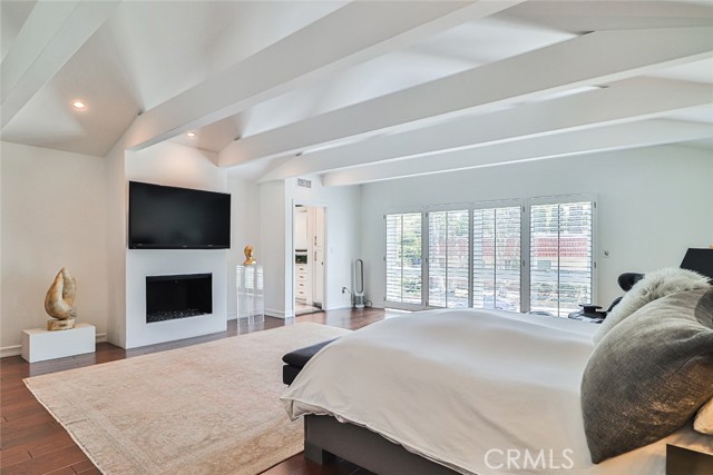 Detail Gallery Image 39 of 74 For 17141 Superior St, Northridge,  CA 91325 - 6 Beds | 4 Baths