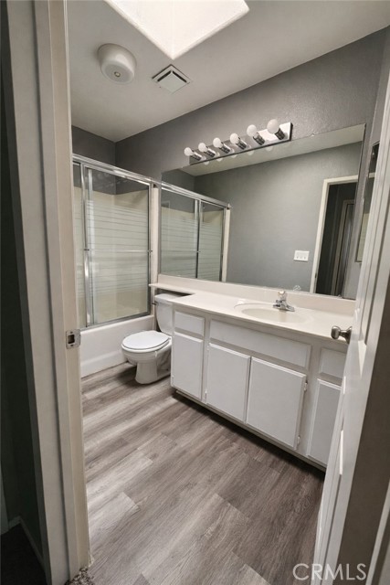 Detail Gallery Image 12 of 20 For 17068 Jurassic, Victorville,  CA 92394 - 4 Beds | 3 Baths