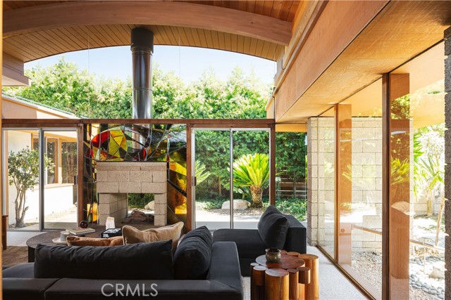 1878 Tahiti Drive, Costa Mesa CA: https://media.crmls.org/medias/5ec3e67c-9554-47c7-942b-1970ad472b3e.jpg